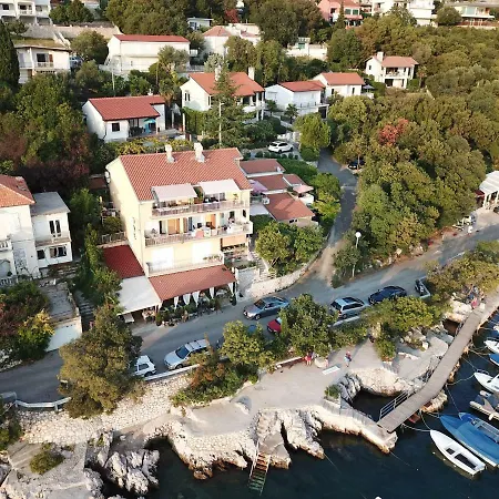 Pensjonat & Karla Dramalj