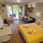 Guest house & Karla 3*
